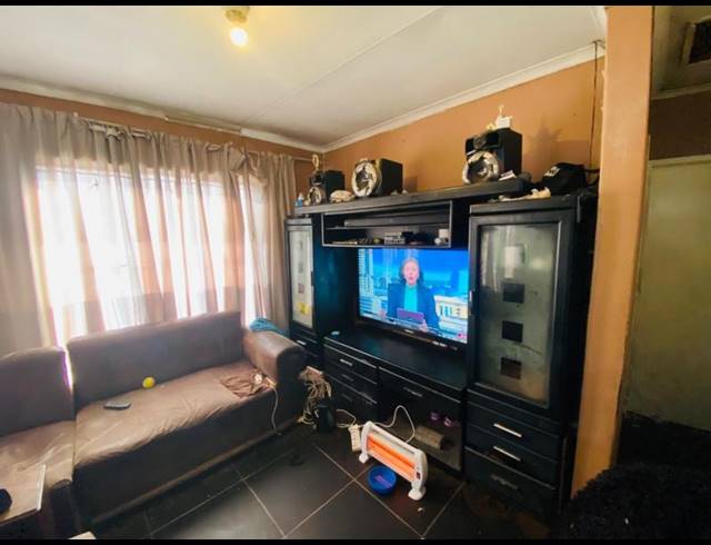 2 BEDROOM HOUSE FOR SALE IN BUHLE PARK